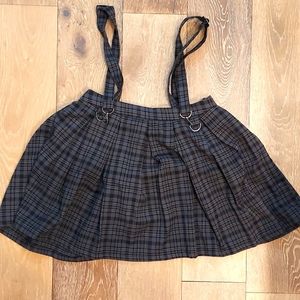 Gray pleated skirt with straps